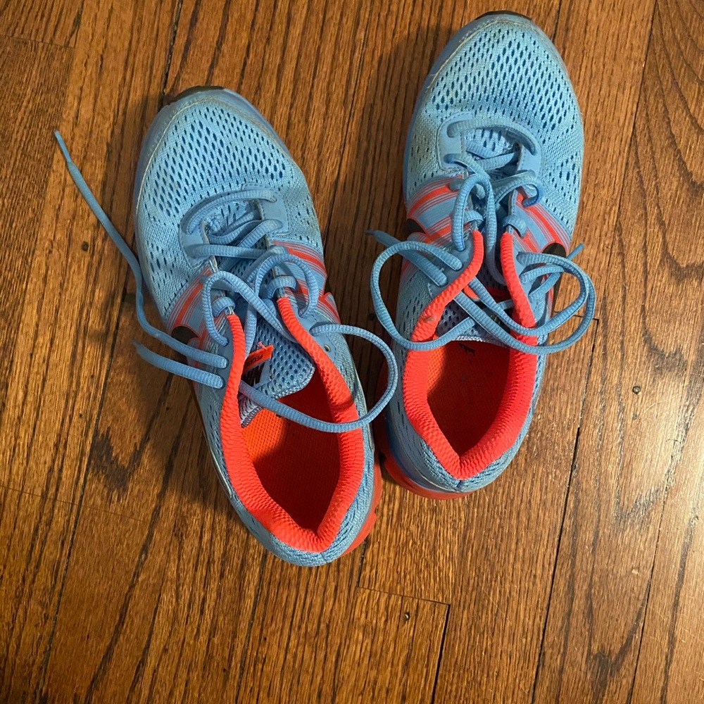 Lightly worn Nike Sneaker